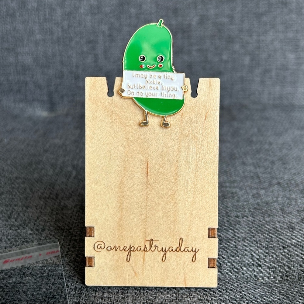 POSITIVE PICKLE Brooch Pin + Affirmation Card Set, Green, Gold - Picture 6 of 17